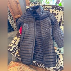 Warm and light coat in great condition.